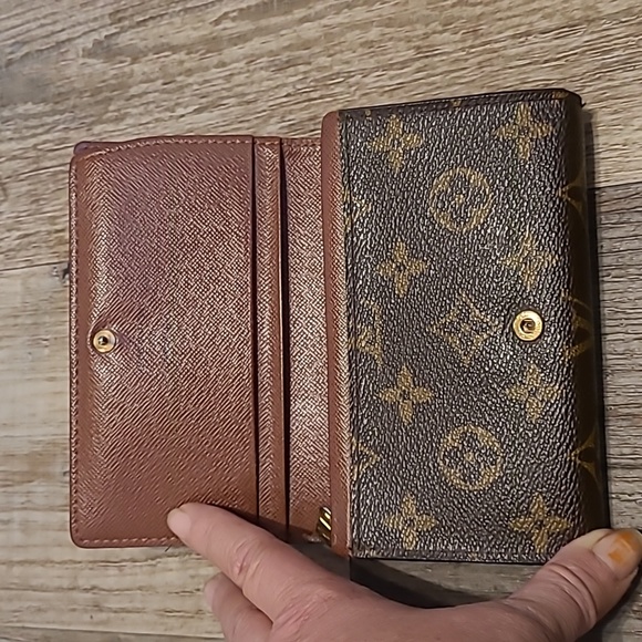 Beautiful authentic louis vuitton wallet - Picture 6 of 13